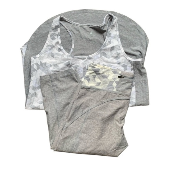 Tuff Athletics Women's Set of 2 Bundle Top & Capri Crop Leggings Grey Small - Picture 1 of 11